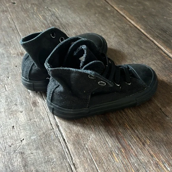Converse black toddler 8 Velcro slip on high tops - Picture 4 of 5